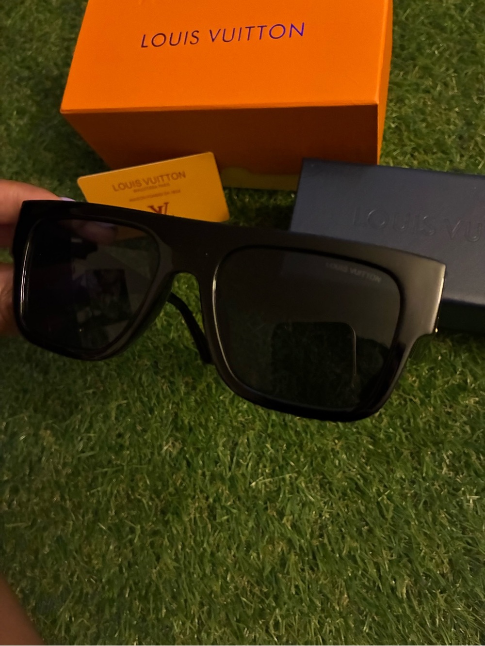 Louis Vuitton Black Sunglasses with Box - Picture 3 of 5